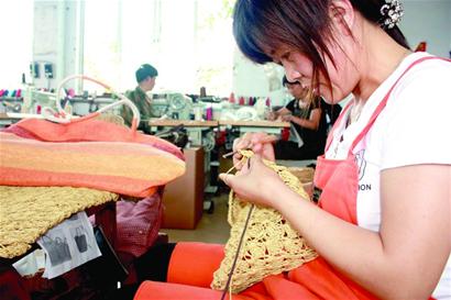日本で人気を博す中国青島市からの草編み細工品