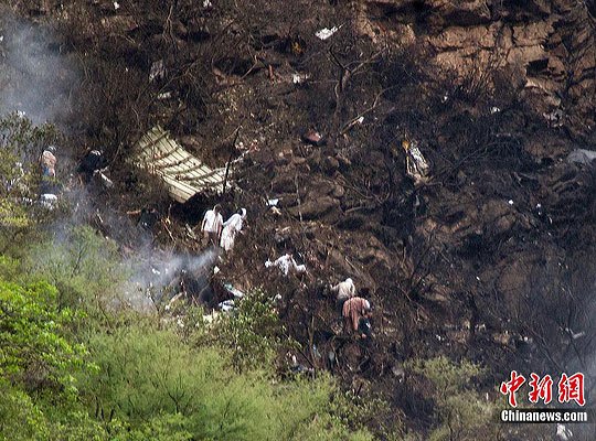 パキスタンで航空機墜落　乗客乗員152人全員死亡