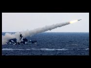 南中国海の某海域では26日、南中国海艦隊が構成した海軍の各兵種合同実弾演習が成功裏に終了した。今回の演習では複雑な電磁環境の中、制海や防空ミサイル、制空の作戦に実際の武器が使われた。 ｢中国網日本語版(チャイナネット)｣　2010年7月30日