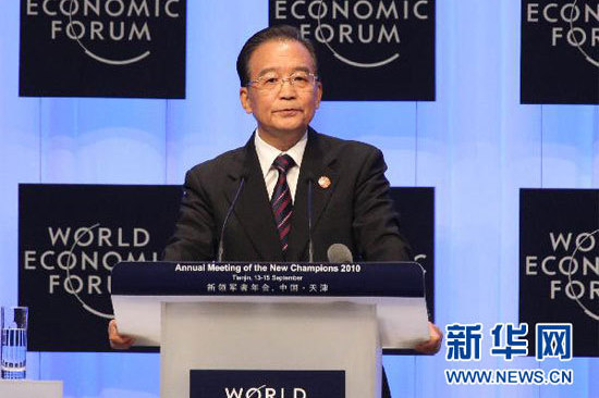 温総理:中国経済の発展が世界経済の回復をけん引