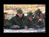 上海協力機構（SCO）の対テロ合同軍事演習「平和の使命2010」は14日、カザフスタンの演習場に設置された訓練場で初の実兵共同演習を行い、カザフスタン、中国、キルギスタン、ロシア、タジキスタンなど5カ国の部隊が参加した。 ｢中国網日本語版(チャイナネット)｣　2010年9月15日