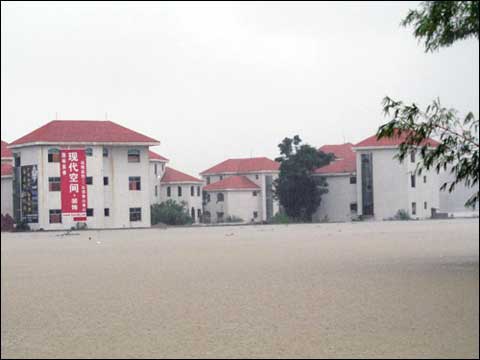 海南省、50年ぶりの豪雨に見舞われる　被害が深刻