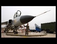済南軍区航空兵某師団が20日午前、戦闘機や爆撃機を派遣し、同軍区の装甲部隊の軍事訓練を増援した。 ｢中国網日本語版(チャイナネット)｣　2010年10月24日