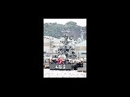 港内に停泊する戦艦