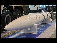 地対地ミサイル｢B611M｣の弾薬　　　広東省珠海市で16日に開幕した第8回中国国際エアショーに、中国宇宙科学工業グループは自ら研究・開発した陸･海･空一元化作戦システム、FTシリーズの誘導爆弾などのハイテク武器を出展し、近代化した中国国防の新しい成果を示した。