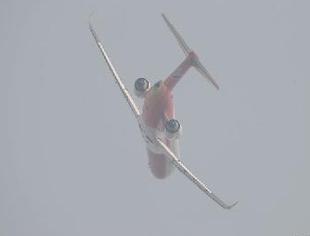 珠海航空ショーでの「ARJ21」の初のデモフライト