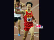 広州アジア競技大会男子100メートル障害の決勝戦が24日の夜に行われ、劉翔選手が13秒09で金メダルを獲得した。