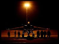 北海艦隊航空兵某師団は、複雑な条件やハイテク条件のもとにおける突撃や防衛の訓練を強化するために、夜間長距離突撃作戦訓練を実施した。 ｢中国網日本語版(チャイナネット)｣　2010年12月1日