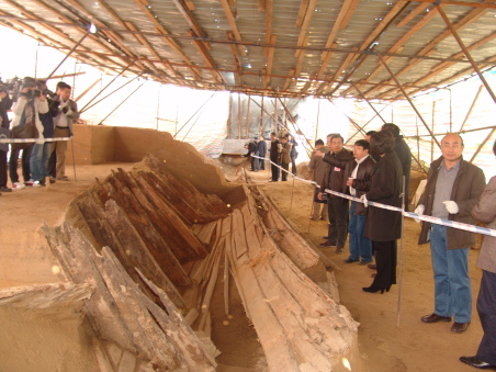 菏沢の古代沈船の中で元代の青花磁器を発見