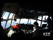 8日間にわたる日米合同軍事演習が4日目に入った6日、在日米軍横田航空基地のC130Hハーキュリーズ輸送機が、空中防衛や航行護衛の演習に参加した。｢中国網日本語版(チャイナネット)｣　2010年12月7日