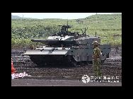 2010年に制式化された日本陸上自衛隊の主力戦車である｢10式戦車｣は、日本国産の第4世代の新型戦車であり、以前はTK-Xの通称で呼ばれていた。1990年代に開発され始め、今年の夏に大量生産される同戦車は、間もなく現役の74式戦車や90式戦車にとって代わることになると見られている。環球ネットが伝えた。 ｢中国網日本語版(チャイナネット)｣　2010年12月13日