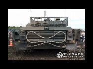 2010年に制式化された日本陸上自衛隊の主力戦車である｢10式戦車｣は、日本国産の第4世代の新型戦車であり、以前はTK-Xの通称で呼ばれていた。1990年代に開発され始め、今年の夏に大量生産される同戦車は、間もなく現役の74式戦車や90式戦車にとって代わることになると見られている。環球ネットが伝えた。 ｢中国網日本語版(チャイナネット)｣　2010年12月13日