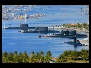 中国海軍潜水艦基地　　　　　中国国内の軍事に関する『艦船知識』や『現代艦船』『艦載武器』など多くの定期刊行物は最近、中国海軍潜水艦基地や国産新式戦艦群、輸入された主力戦艦の写真を公開した。 ｢中国網日本語版(チャイナネット)｣　2010年12月14日