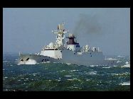 荒波の中を航行するミサイル護衛艦｢徐州号｣　　　中国国内の軍事に関する『艦船知識』や『現代艦船』『艦載武器』など多くの定期刊行物は最近、中国海軍潜水艦基地や国産新式戦艦群、輸入された主力戦艦の写真を公開した。 ｢中国網日本語版(チャイナネット)｣　2010年12月14日