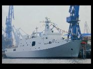 進水したばかりのドック型揚陸艦｢071型｣　　　中国国内の軍事に関する『艦船知識』や『現代艦船』『艦載武器』など多くの定期刊行物は最近、中国海軍潜水艦基地や国産新式戦艦群、輸入された主力戦艦の写真を公開した。 ｢中国網日本語版(チャイナネット)｣　2010年12月14日