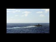 米国のカール・ヴィンソン打撃群が1日、西太平洋における第7艦隊の担当地域（AOR)に到着した。カール・ヴィンソン打撃群は、空母カール・ヴィンソン、巡洋艦バンカー・ヒル、駆逐艦ストックデール、駆逐艦グリッドリー、第17空母航空団で構成されている。 ｢中国網日本語版(チャイナネット)｣　2011年1月5日