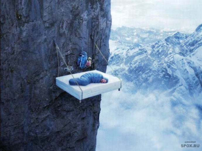 超勇敢！睡在悬崖峭壁上的人