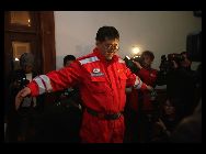 日本へ出発する中国の救助隊員｢中国網日本語版(チャイナネット)｣　2011年3月13日