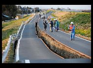 地震で道路が崩壊した埼玉県