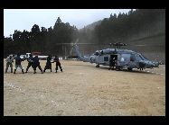 東日本大震災を受け、震災地近くの海域で救援活動を行っている米海軍の原子力空母｢ロナルド.レ－ガン｣は15日、震災地に救援物資を輸送するため艦載機を派遣した。｢中国網日本語版(チャイナネット)｣　2011年3月18日