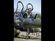 フランス軍参謀本部は21日、リビアへの空爆開始から3日間で、同国は軍機を延べ55機出動させ、飛行時間は合わせて約400時間に達したことを明らかにした。｢中国網日本語版(チャイナネット)｣　2011年3月23日