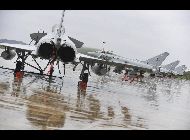 イギリス国防省によると、同国の4機の全天候型多用途攻撃機｢トルネードIDS｣が19日、多国籍部隊によるリビアに対する攻撃に参加した。 ｢中国網日本語版(チャイナネット)｣　2011年3月23日