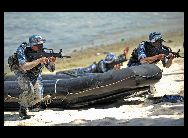 タンザニア訪問中の中国海軍第7次護衛編隊に同行している特殊作戦分隊が29日、タンザニア海軍陸戦隊（海兵隊）中隊と現地で合同訓練を実施し、複数の訓練科目について技術・戦術交流を行った。｢中国網日本語版(チャイナネット)｣　2011年3月31日
