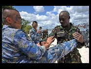タンザニア訪問中の中国海軍第7次護衛編隊に同行している特殊作戦分隊が29日、タンザニア海軍陸戦隊（海兵隊）中隊と現地で合同訓練を実施し、複数の訓練科目について技術・戦術交流を行った。｢中国網日本語版(チャイナネット)｣　2011年3月31日