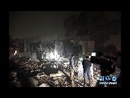 北大西洋条約機構(NATO)の戦闘機が25日早朝、リビアの首都トリポリにある、リビアの指導者カダフィ大佐の住宅所在地を爆撃した。リビア政府高官は、カダフィ大佐を殺害しようとする、NATOの行為を非難し、「爆撃で45人が負傷した。そのうち15人は重傷だ」と述べた。現在、爆撃を受けた時、カダフィ大佐自身が住宅内にいたかどうかは分かっていない。