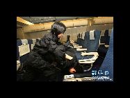 上海で初めての女性空中警備員隊が登場。男性顔負けの腕っ節を持つこの15人、航空機内の安全確保能力も非常に優れている。 ｢中国網日本語版(チャイナネット)｣　2011年5月9日