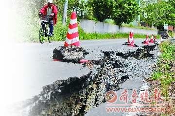 陥没した石巻市の車道