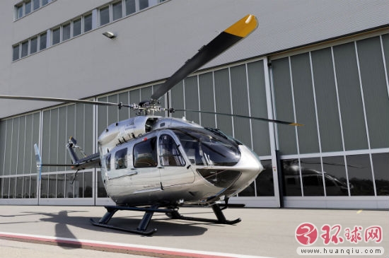 海外メディアの報道によると、ヨーロッパのあるヘリコプター会社とベンツ設計室は共同で初めてのベンツの豪華ヘリコプターEC145を開発、発売した。