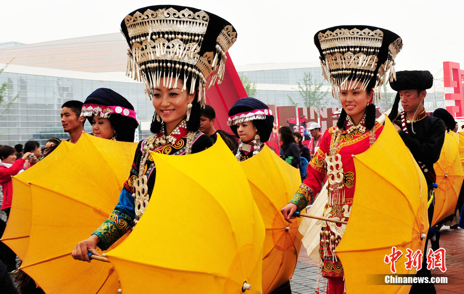 第3回中国成都国際無形文化財祭が5月29日、成都国際無形文化財博覧園で正式に開幕した。約1万人の市民が小雨を冒して、この民族特殊のある開幕式や「天府（成都）パレート」を観賞に集まった。