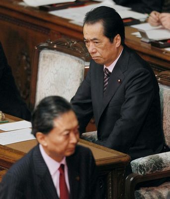 不信任決議案は結局否決されたものの、菅政権退陣の時期および後継者の問題が日本の政界で重要議題になっている。