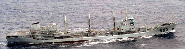 日本自衛隊が撮影した東海艦隊の補給艦882｢鄱陽号｣