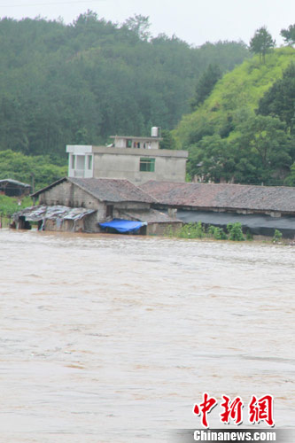 6月10日，江西省修水县出现特大暴雨，修河及支流水位急剧上涨，修河上游渣津段水位超警戒水位1.8米。黄一魏 摄