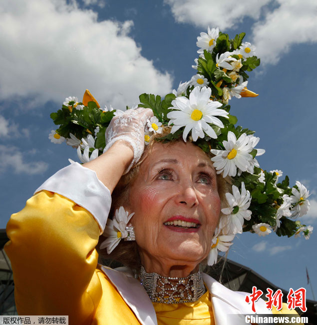 英国ロイヤルアスコットが開幕　華やかな帽子に注目