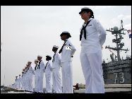 米原子力航母ジョージ・ワシントンが12日午前、米海軍横須賀基地（神奈川県横須賀市）を出港した。今後数カ月間、西太平洋の海域で各国と連携し警戒任務に当たる。 ｢中国網日本語版(チャイナネット)｣　2011年6月16日