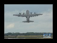 米国の航空機｢C-130J｣  第49回国際パリ航空ショーが6月20日から26日にかけて、パリ郊外のル・ブルジェ空港で開催されている。45カ国から約2100社の企業と組織が参加する今回の航空ショーには、各国の軍機も登場し、それぞれが得意技を披露した。 ｢中国網日本語版(チャイナネット)｣　2011年6月22日