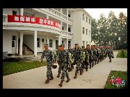 中国人民解放軍南京軍区某部のパラシュート部隊は5月、中国南東地域で、夜間パラシュート降下や水上パラシュート降下などの訓練を実施し、新しい方法を用いて部隊の戦闘力を向上させた。 ｢中国網日本語版(チャイナネット)｣ 2011年6月22日