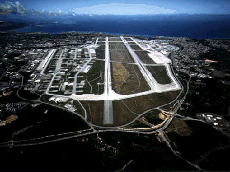 資料写真:極東地域における米軍の最大の空軍基地･米空軍嘉手納基地