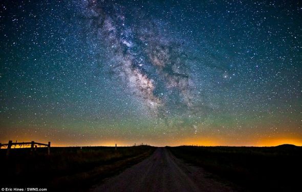 摄影师从印第安纳州的家出发，行驶1400英里（2253.08公里）到达怀俄明州后，还拍摄了这张照片