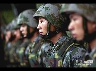 中国を公式訪問した米軍のマレン統合参謀本部議長は12日午後、杭州近くで南京軍区某部の対テロ演習を見学した。
