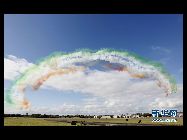 名実ともに世界最大の国際軍用機エアショーとして名高いロイヤル国際エアタトゥー(Royal International Air Tattoo)航空ショーは16日、イギリス南西部のフェアフォード空軍基地(RAF Fairford)で開幕した。 ｢中国網日本語版(チャイナネット)｣　2011年7月17日