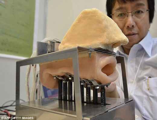 来自日本香川大学的Hideyuki Sawada教授近日发明出了一个“嘴巴机器人”