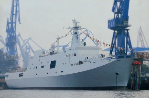 上海で正式に進水した1万9千トンの揚陸艦｢井岡山｣