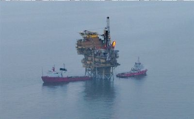 康菲渤海溢油油田附近海域油带明显