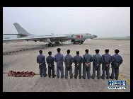 中国人民解放軍空軍航空兵某団が7月中旬、江南(長江の南)地域)のある空港で、低空爆撃演習を実施し、数十機の国産新型爆撃機が登場した。 ｢中国網日本語版(チャイナネット)｣　2011年7月26日