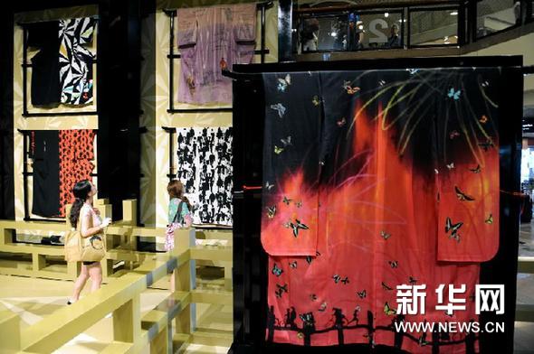 （晚报）（2）日本现代和服艺术展在香港举行