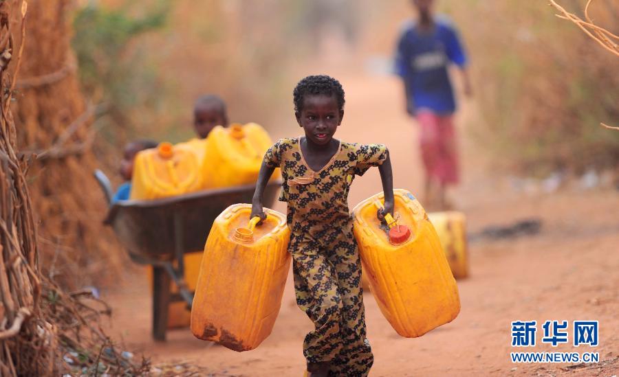 ソマリア ダダブ難民キャンプ 水を求める生活 China Org Cn